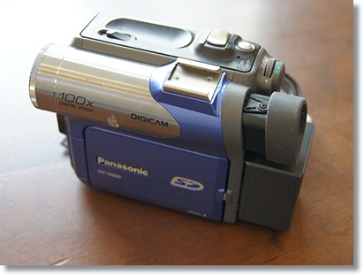 2003年製　MiniDVのビデオカメラ