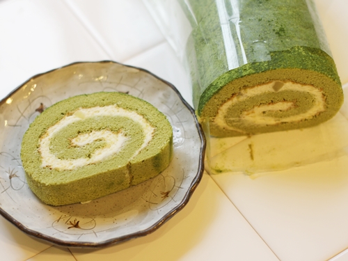 抹茶スイートポテトロルケーキ