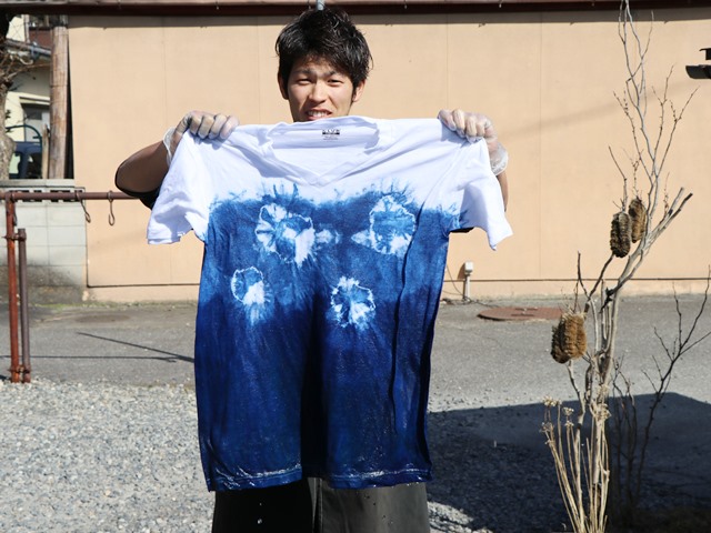 長野県松本市白木染工場で 藍染体験