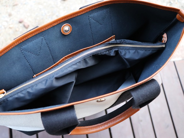 トレジャートプカピのスコッチグレイン型押しトートバッグ