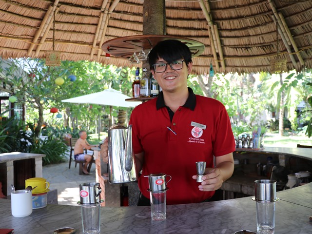 ホテルで無料のベトナムコーヒーレッスンを受ける