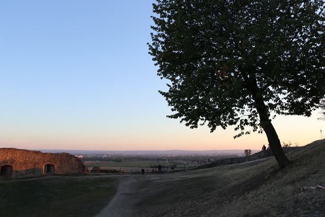 チェコ・パルドゥビツェの絶景夕焼けスポット クニェティツカホラ・キャッスル