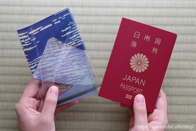 赤富士パスポートカバーと新型パスポート